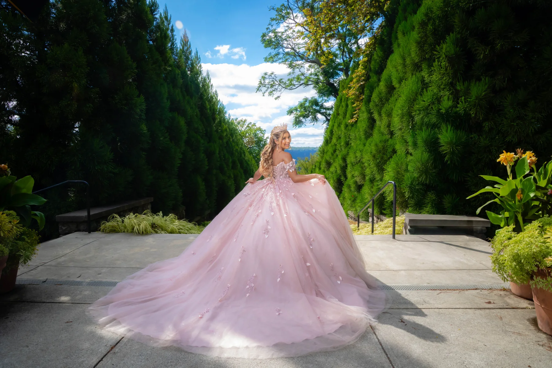 Quinceañeras New York Photo and Video @quinceanerasnyc logo
