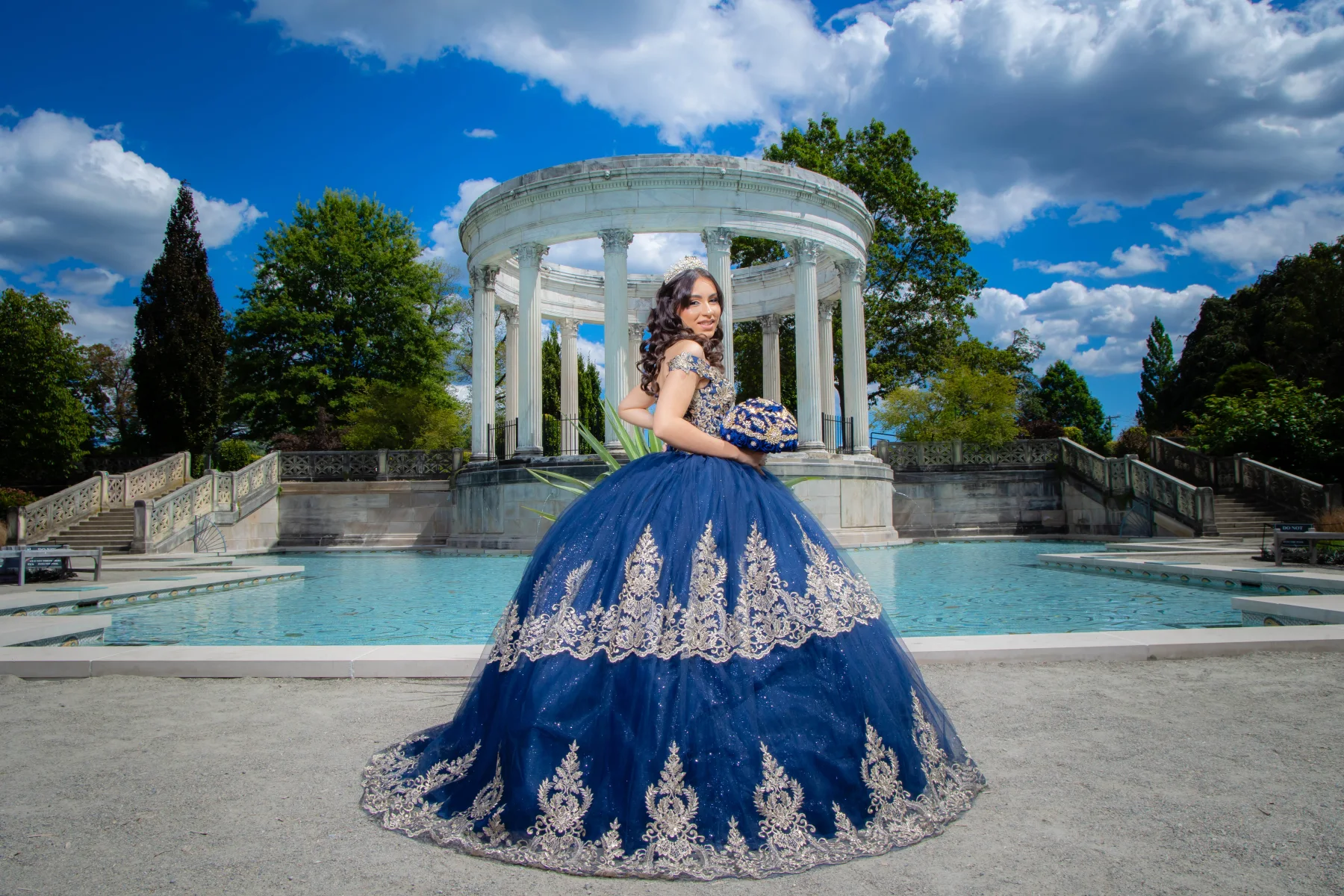 Quinceaneras Photo Studio logo